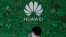 Những ngày đầu tháng Năm nước Anh chứng kiến một bộ trưởng quốc phòng mất chức vì cái rễ của hãng viễn thông Trung Quốc Huawei tại đảo quốc này.