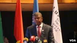 Le président angolais Joao Lourenço à Luanda devant les jeunes de son parti, le Mouvement populaire de libération de l'Angola (MPLA)