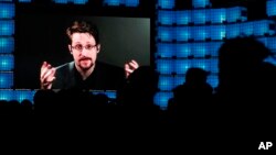 ედუარდ სნოუდენი ლისაბონის სამიტზე ვირტუალური ჩართვის დროს. 17 დეკემბერი, 2019 წ.