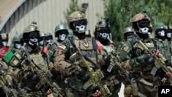 د کال ۲۰۲۱ په دې تصویر کې لیدل کېږي چې د افغانستان د ملي اردو د ځصوصي ځواکونو عسکر په کابل کې تربیت ترسره کوي