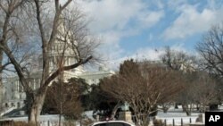 警犬车守在国会大厦外 国会因枪击事件降半旗