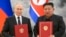 Ruski predsjednik Vladimir Putin, lijevo, i lider Sjeverne Koreje Kim Jong Un poziraju za fotografiju tokom ceremonije potpisivanja novog partnerstva u Pjongjangu, Sjeverna Koreja, 19. juna 2024. (Kristina Kormilitsyna, Sputnjik, Kremlin Pool Photo via AP, fajl)