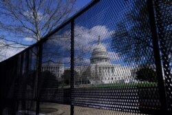 2일 미국 수도 워싱턴 연방의사당 주변의 철책.