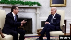 Presiden Israel Isaac Herzog bertemu dengan Presiden AS Joe Biden di Oval Office Gedung Putih, Washington, AS, 18 Juli 2023. (REUTERS/Evelyn Hockstein)