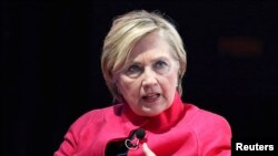 Mantan kandidat presiden Amerika Serikat Hillary Clinton memberikan sambutan dalam acara "The 18th World Knowledge Forum" di Seoul, Korea Selatan, 18 Oktober 2017.  