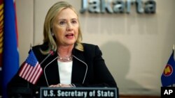 U.S. Secretary of State Hillary Rodham Clinton delivers remarks during a meeting at the ASEAN Secretariat in Jakarta, Indonesia, September 4, 2012. 