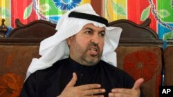 Ahmed al-Alwani saat memberikan wawancara dengan wartawan AP di Ramadi, 115 kilometer selatan Baghdad, Irak, 18 Februari 2013 (Foto: dok).