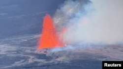Aerial view as lava spews out during Mauna Loa's eruption in Hawaii, U.S., November 28, 2022 in this still image taken from social media video. (Samantha Hansen/Safari Helicopters via REUTERS )