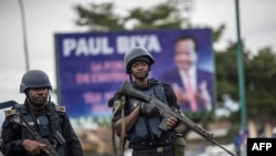 Members of the Cameroonian Gendarmerie patrols in the Omar Bongo Square of Cameroon's majority anglophone South West province capital Buea on October 3, 2018 during a rally in support of Cameroonian President Paul Biya.