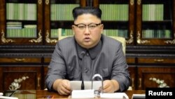 Pemimpin Korea Utara Kim Jong-un memberikan pernyataan di Pyongyang (22/9). 