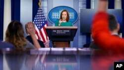 젠 사키 미국 백악관 대변인이 6일 정례브리핑을 하고 있다.