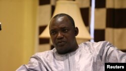 Presiden terpilih Gambia Adama Barrow, saat diwawancari di Banjul, Gambia, 12 Desember 2016 (Foto: dok). 