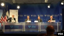 专家们在威尔逊中心讨论网路安全和灾害应变议题。 （2017年9月13日 美国之音扬之初摄）