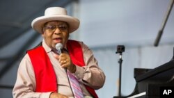 Ellis Marsalis, jazz pianist, died after battling pneumonia brought on by the new coronavirus, one of his sons said.