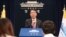 한국 청와대의 윤영찬 국민소통수석이 5일 오후 춘추관 대브리핑실에서 사드 보고 누락 조사와 관련한 브리핑을 하고 있다.