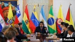 Presiden Venezuela Nicolas Maduro dalam pertemuan menteri-menteri luar negeri Amerika SElatan di Caracas (25/3). (Reuters/Jorge Silva)