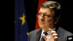 Jose Manuel Barroso hari Sabtu mengimbau diakhirinya pembunuhan sektarian di Burma barat setelah bertemu Presiden Burma, Thein Sein (foto: dok). 