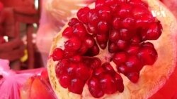 انارفروشی در مسیر کابل-ننگرهار