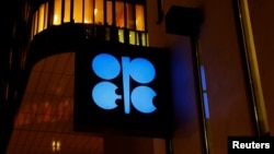 Logo OPEC tampak di kantor pusat OPEC di Wina, Austria, 5 Desember 2018.