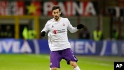 Davide Astori lors d'un match de Serie A entre la Fiorentina et l'AC Milan au stade de San Siro, Italie le 17 janvier 2016 
