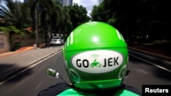 Pengemudi Go-Jek di Jakarta, 15 Desember 2017.