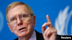 유엔 북한인권 조사위원회 마이클 커비 위원장이 17일 스위스 제네바에서 열리고 있는 유엔 인권이사회에서 북한의 인권 상황에 대한 보고서를 발표하고 있다.