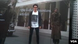 Adipati Dolken, aktor pemeran Jenderal Soedirman dalam film berjudul sama. (VOA/Andylala Waluyo)