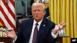 Presidenti i Shteteve të Bashkuara, Donald Trump flet me gazetarë në Zyren Ovale të Shtëpisë së Bardhë, më 20 janar, 2025/AP