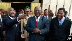 Les émissaires de la CEDEAO après leurs entretiens du 28 décembre avec Laurent Gbagbo