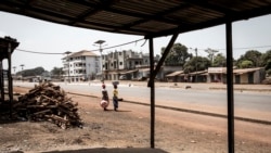 Guinée: des dizaines de partis menacent la junte de descendre dans la rue