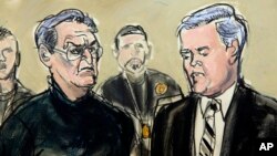 Vincent Asaro, à gauche et l'avocat Gerald McMahon, New York, janvier 23, 2014. Asaro est jugé pour son rôle dans le hold-up de la Lufthansa en 1978, immotalisé au cinéma dans le film "Les Affranchis" de Martin Scorsese. (AP Photo /Elizabeth Williams)