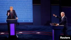 Predsednik Donald Tramp i demokratski kandidat za predsednika Džo Bajden u prvoj debati u Klivlendu