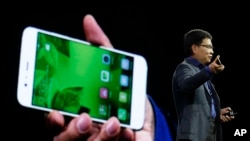 Chief executive officer of consumer devices division for Huawei Technologies Co. Richard Yu presents the new phone Huawei P10 Plus before the Mobile World Congress in Barcelona, Spain, Sunday, Feb. 26, 2017.