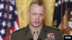 Komandan pasukan AS di Afghanistan, Jenderal John Allen berbicara di depan Komisi Angkatan Bersenjata DPR AS, Selasa (foto: dok).