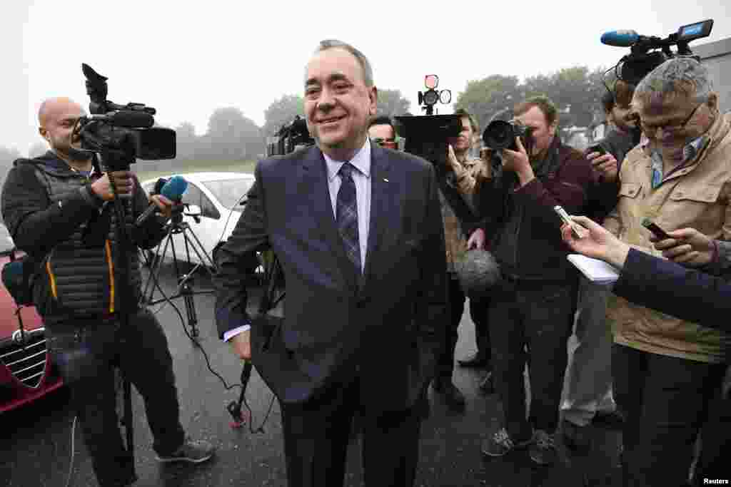 Scotland's First Minister Alex Salmond speaks to members of the media outside a polling station in Strichen, Scotland, Sept. 18, 2014.