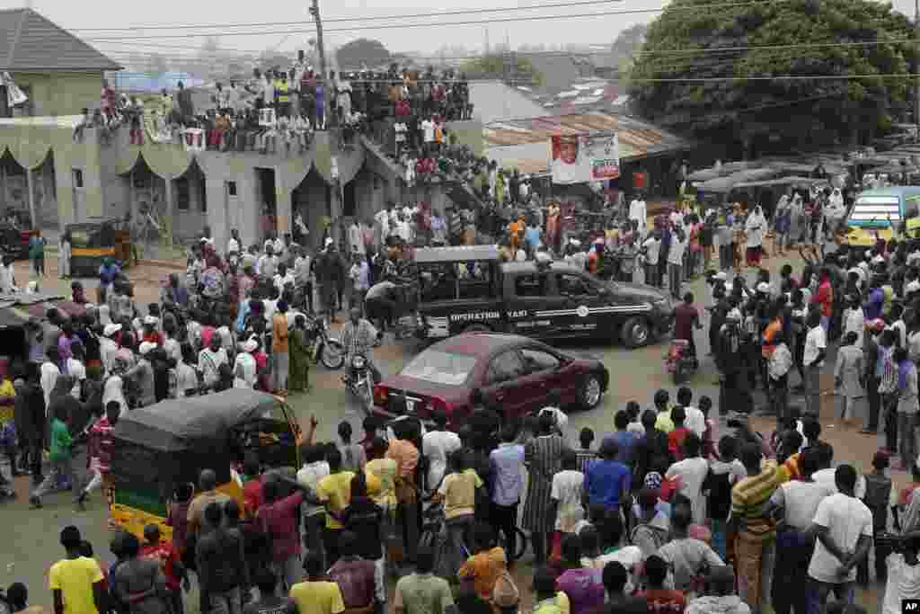 Nigerians celebrate the victory of democratically elected president Muhammadu Buhari in the streets of Kaduna, April 1, 2015.