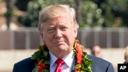 Le président Donald Trump à la base commune de Pearl Harbor Hickam, Hawaï, 3 novembre 2017. 