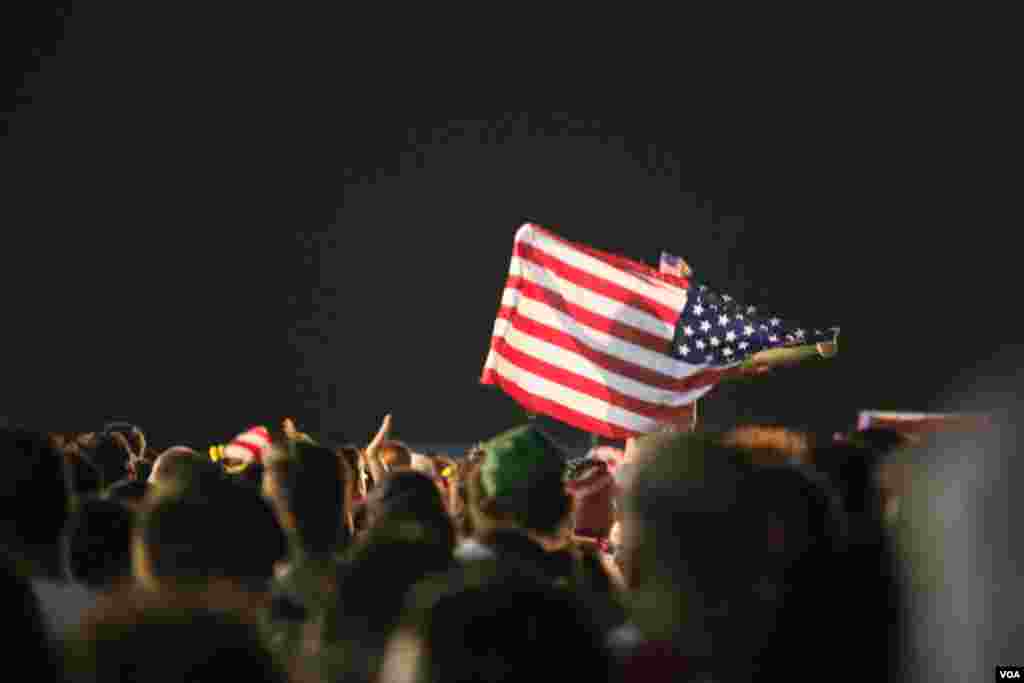 Fans watch the U.S. - Belgium game at the FIFA Fan Fest Copacabana in Rio de Janeiro, Brazil, July 1, 2014. (Brian Allen/VOA) 