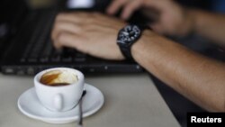 Satu cangkir espresso mengandung sekitar 80 miligram kafein.