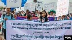 FILE: Civil Society groups, unionists, activists, and Cambodian citizens joined the celebration of the 70th Anniversary of the Universal Declaration of of Human Rights, in Phnom Penh, in Phnom Penh, on December 10, 2018. (Aun Chhengpor/ VOA Khmer)