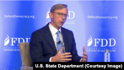 Wakil khusus Amerika untuk urusan Iran, Brian Hook, berbicara dalam sebuah konferensi di Washington, 28 Agustus 2018. 