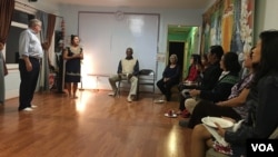 សមាជិក​នៅ​សហគមន៍​ខ្មែរ ជួបគ្នា​ក្រោយពី​ការទាមទារ​របស់​ពួកគេ​ឱ្យ​បែងចែក​ឡើង​វិញ​នូវ​ខ្សែ​បន្ទាត់​ព្រំប្រទល់​នៅ​ក្រុងឡុងប៊ិច ត្រូវ​បាន​បោះឆ្នោត​គាំទ្រ នៅ​ថ្ងៃ​បោះឆ្នោត​ពាក់កណ្តាល​អាណត្តិ កាលពី​អង្គារ ទី០៦ ខែវិច្ឆិកា ឆ្នាំ២០១៨។ (ម៉ែន គឹមសេង/VOA)