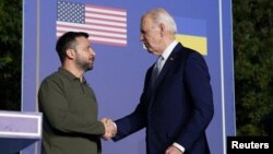 دیدار جو بایدن، رییس جمهور ایالات متحده با ولادمیر زیلینسکی در ماه جون سال روان (عکس آرشیف)