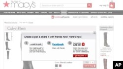 Tampilan situs belanja milik pusat perbelanjaan Macy's menunjukkan bagaimana media sosial terintegrasi dengan toko daring. (AP/Macy's)