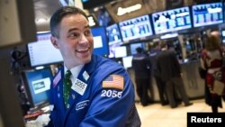 Ushbu rejaga muvofiq, mudofaa xarajatlari va ichki dasturlarni kesish masalasi ikki oyga kechiktirildi