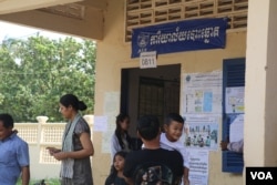 ការិយាល័យបោះឆ្នោតនៅក្នុងឃុំអរិយក្សត្រដែលជាឃុំគណបក្សសង្រ្គោះជាតិឈ្នះការបោះឆ្នោតឃុំសង្កាត់កាលពីឆ្នាំ២០១៧។ (ស៊ុន ណារិន/VOA)