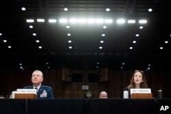 애브릴 헤인스 미 국가정보국장(DNI)이 2일 상원 군사위원회가 ‘전 세계 위협 평가’를 주제로 연 청문회에서 발언하고 있다.