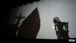 Pentas wayang wahyu menjelang Natal di Solo (14/12). (VOA/Yudha Satriawan) 