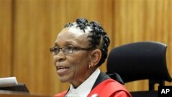 Le juge de la Haute Cour Thokozile Masipais lors d’un procès à Pretoria, en Afrique du Sud, 21 octobre 2014. 