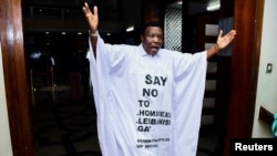 Mmoja wa wabunge wa Uganda akipinga vikali suala la kuwatambua mashoga.